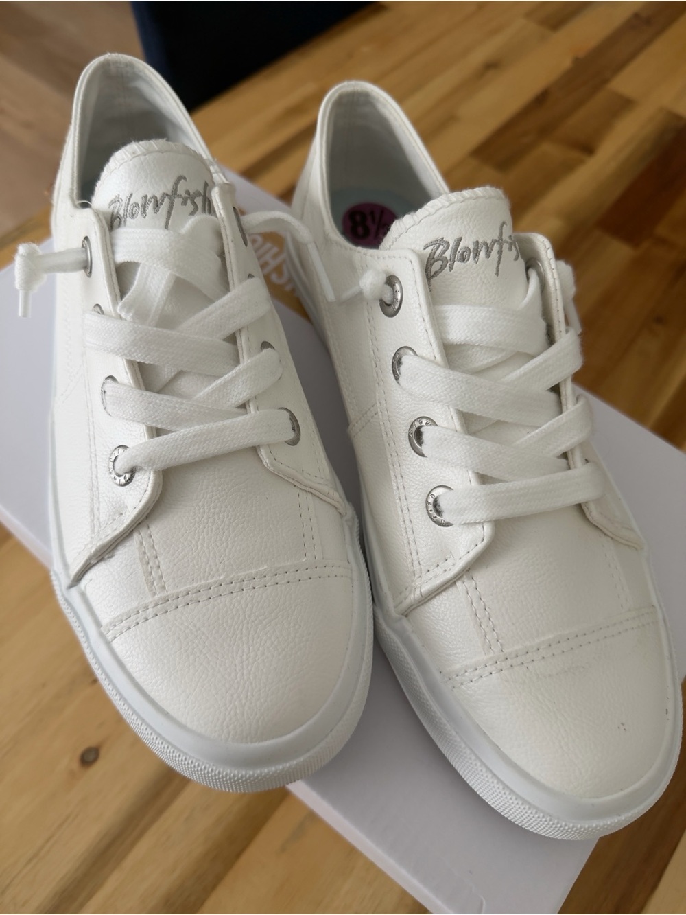 Blowfish Women's White Casual Lace-Up Sneakers 8.5 US